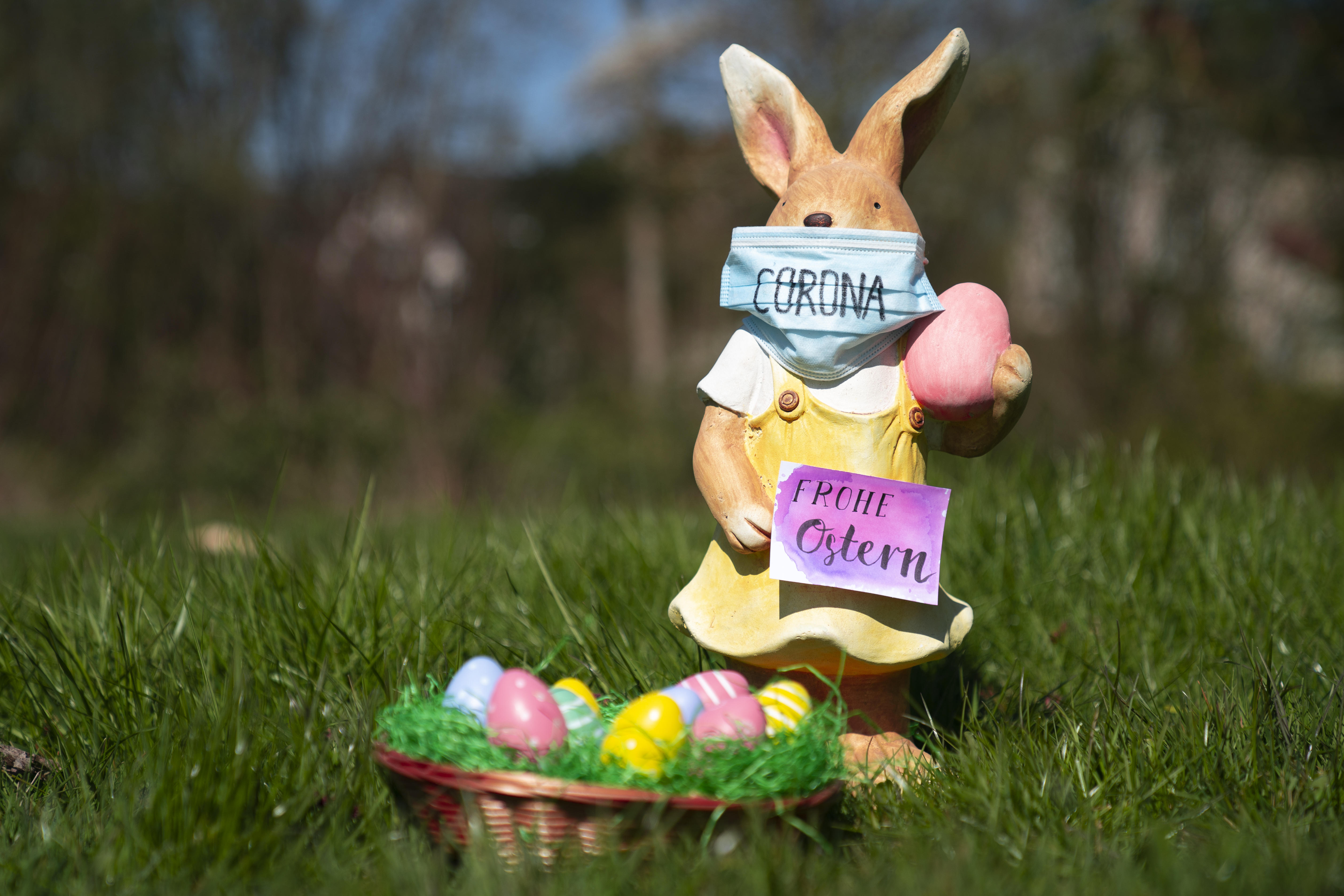 Fun T-Shirt Ostern 2021 Ei mit Virus Osterhase Fun T-Shirt Ostern 2021 Ei mit Virus Osterhase
